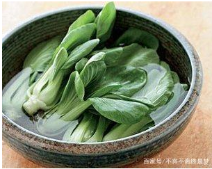 偷偷告诉你炒青菜的“小妙招”,炒完后颜色翠绿!客人看了流口水-第4张图片-农百科 偷偷告诉你炒青菜的“小妙招”,炒完后颜色翠绿!客人看了流口水-第4张图片-农百科